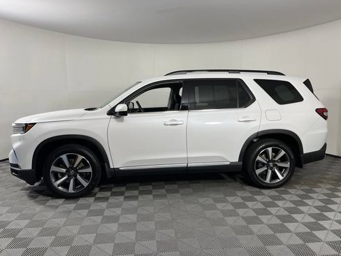 Certified 2025 Honda Pilot Touring image 2