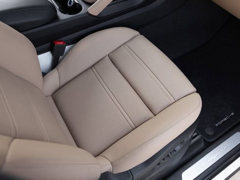 Certified 2025 Porsche Cayenne Coupe image 36