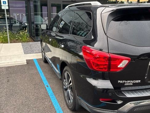 Used 2017 Nissan Pathfinder Platinum AWD/4WD image 8
