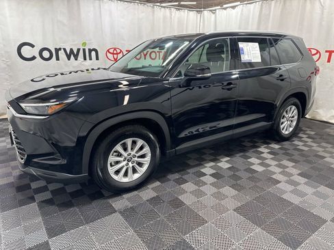 Used 2025 Toyota Grand Highlander XLE image 4