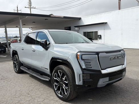 Used 2024 GMC Sierra EV Denali AWD/4WD image 3