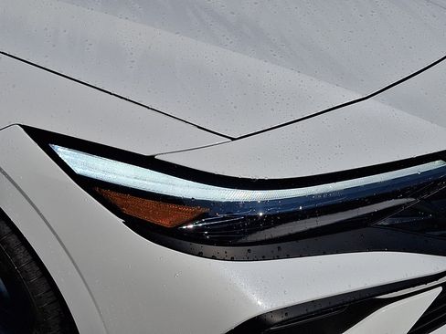 Certified 2025 Hyundai Elantra Sport FWD image 9