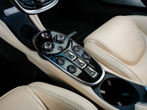 Used 2021 McLaren GT RWD image 19