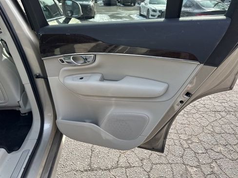 Used 2016 Volvo XC90 T6 Momentum w/ Momentum Plus Package image 18