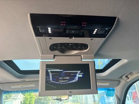 Used 2019 Cadillac Escalade Luxury AWD/4WD image 25