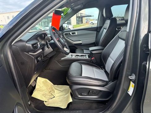 Used 2023 Ford Explorer XLT w/ Equipment Group 202A AWD/4WD image 10