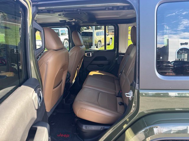 Used 2022 Jeep Wrangler Unlimited Sahara w/ Cold Weather Group AWD/4WD image 18
