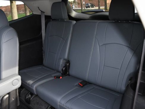 Used 2020 Buick Enclave Premium w/ Sun and Sites Package AWD/4WD image 20