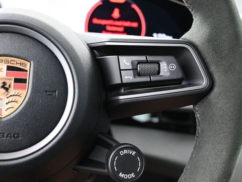 Used 2025 Porsche Taycan image 20
