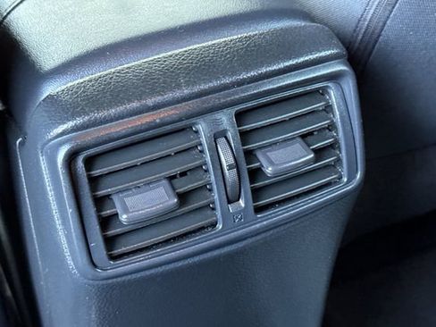 Used 2018 Nissan Rogue SV image 44