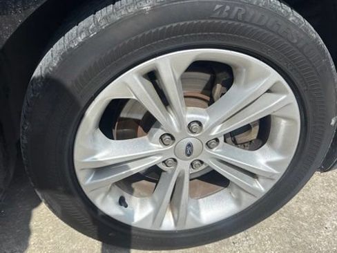 Used 2016 Ford Taurus SEL w/ Equipment Group 201A FWD image 17