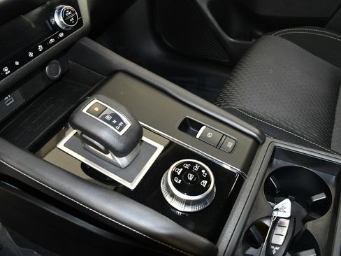 Used 2024 Mitsubishi Outlander ES image 29