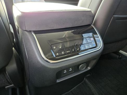 Used 2025 INFINITI QX80 Luxe RWD image 17