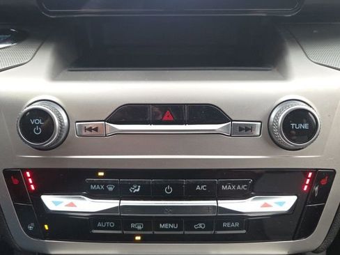 Used 2022 Ford Explorer XLT w/ Equipment Group 202A image 34