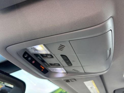Used 2017 GMC Acadia SLT FWD image 30