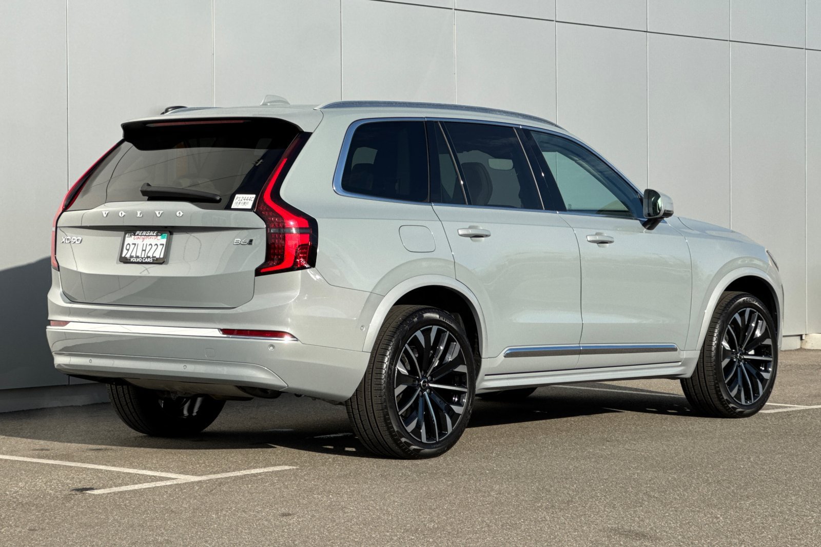 Used 2026 Volvo XC90 B6 Ultra w/ Protection Package AWD/4WD image 5