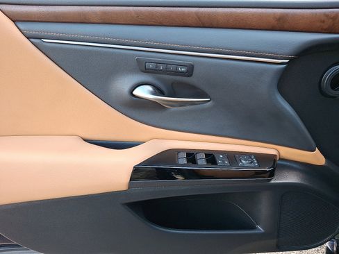 Certified 2023 Lexus ES 350 w/ Premium Package image 13