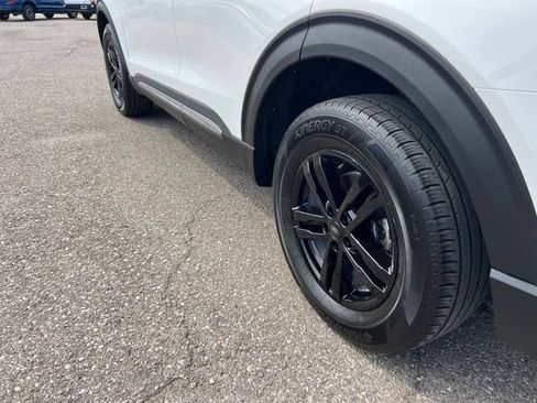 Certified 2024 Ford Explorer XLT w/ Equipment Group 202A AWD/4WD image 27
