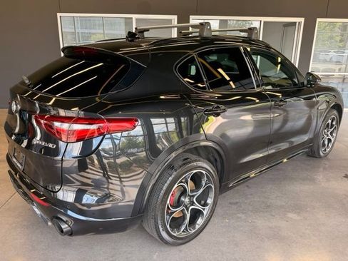 Used 2022 Alfa Romeo Stelvio Veloce AWD/4WD image 7