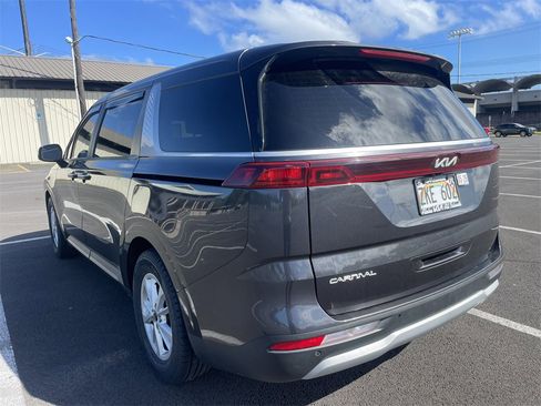 Used 2023 Kia Carnival LX image 8