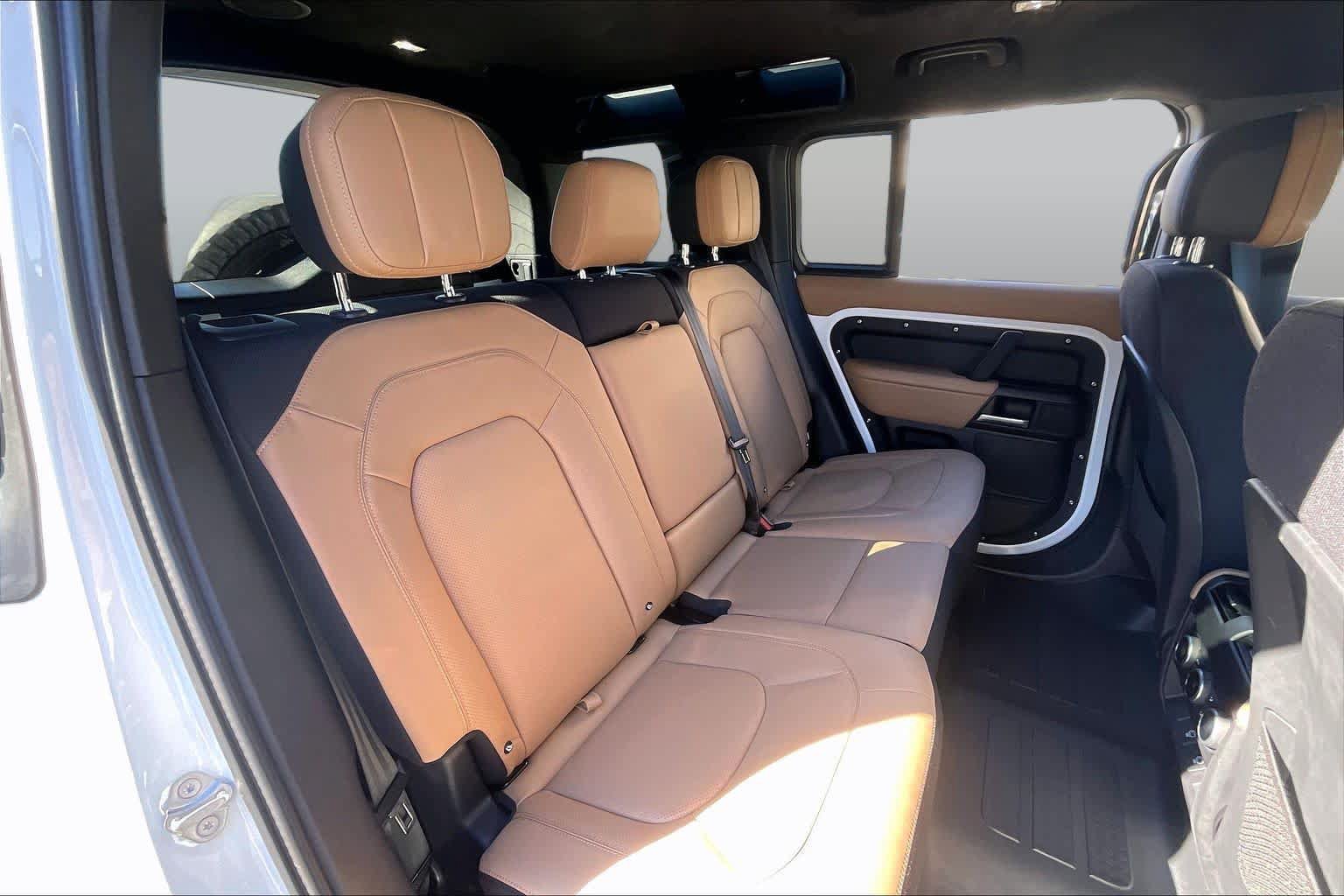Used 2025 Land Rover Defender 110 V8 AWD/4WD image 18