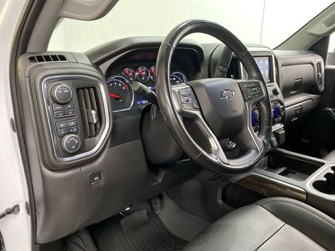 Used 2021 Chevrolet Silverado 1500 LT Trail Boss w/ Convenience Package II image 2