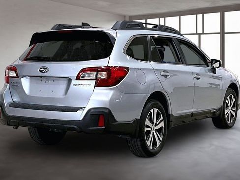 Used 2018 Subaru Outback 2.5i Limited AWD/4WD image 2