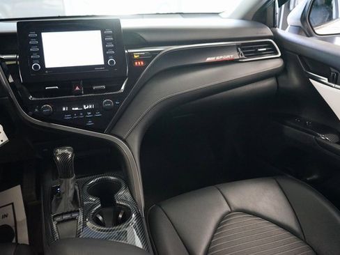 Used 2022 Toyota Camry SE image 10