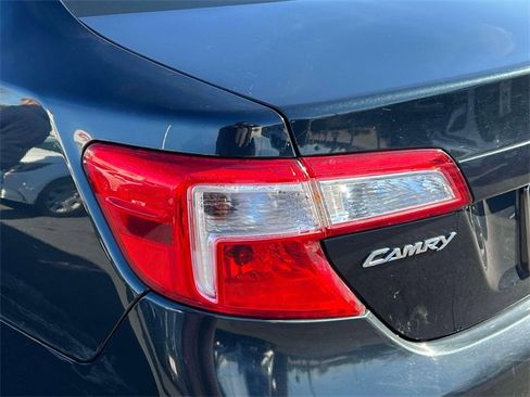 Used 2013 Toyota Camry LE image 12