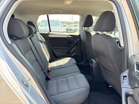 Used 2013 Volkswagen Golf 4-Door image 23