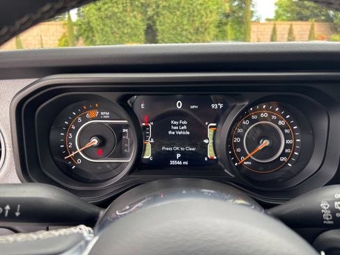 Used 2025 Jeep Wrangler Unlimited Sahara AWD/4WD image 40