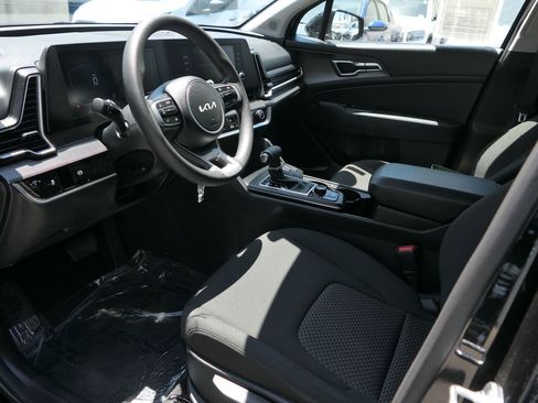 Used 2025 Kia Sportage LX FWD image 10