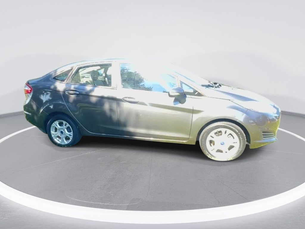 Used 2016 Ford Fiesta SE FWD image 2