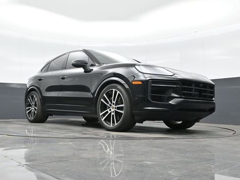 Certified 2024 Porsche Cayenne Coupe AWD/4WD image 40
