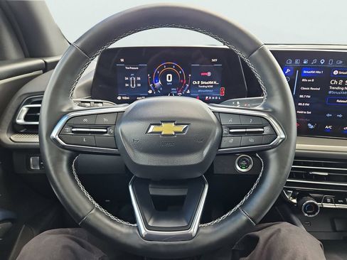Certified 2025 Chevrolet Traverse LT w/ Sun and Wheel Package AWD/4WD image 32