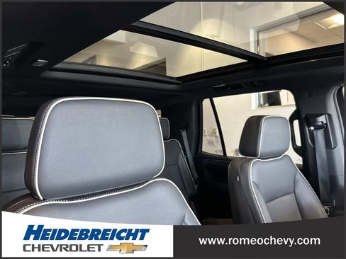 Used 2023 GMC Yukon SLT w/ SLT Luxury Package AWD/4WD image 38
