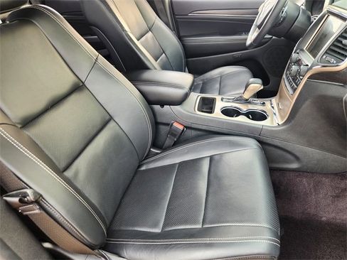 Used 2017 Jeep Grand Cherokee Limited w/ Luxury Group II image 12