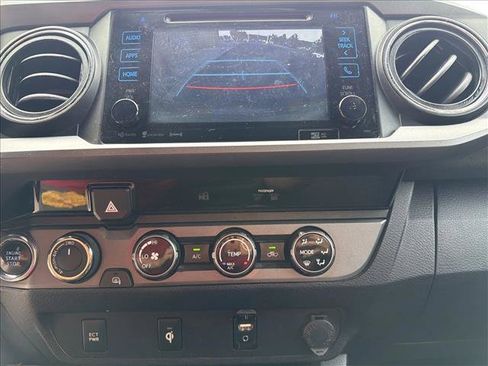Used 2017 Toyota Tacoma TRD Sport w/ Tow Package (A/T) AWD/4WD image 19