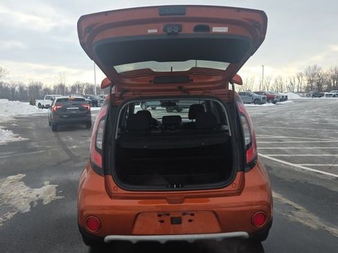 Used 2019 Kia Soul + image 9