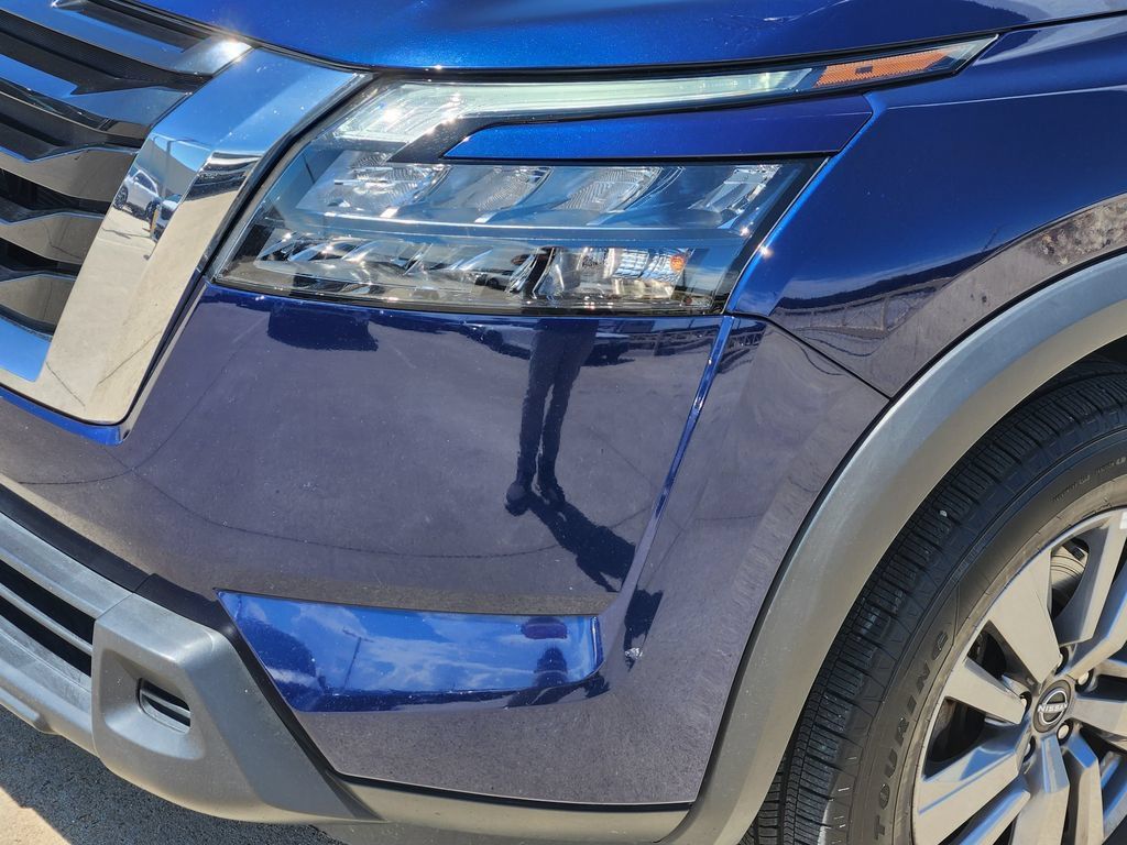 Used 2025 Nissan Pathfinder SV FWD image 18