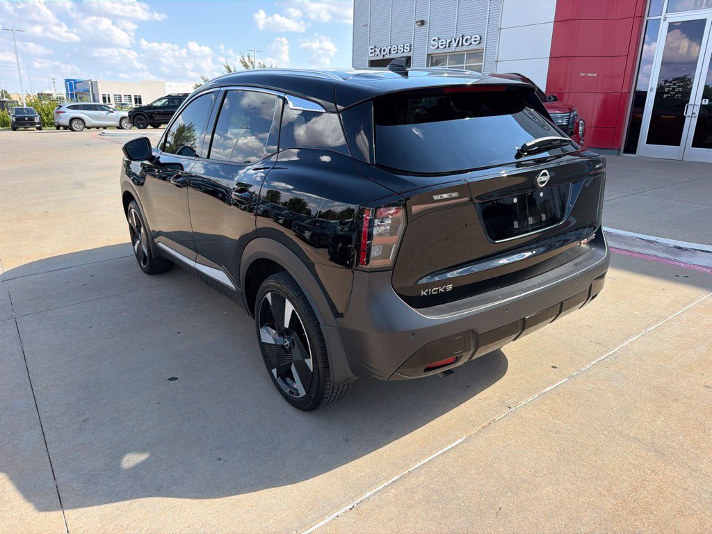 Used 2025 Nissan Kicks SR AWD/4WD image 3