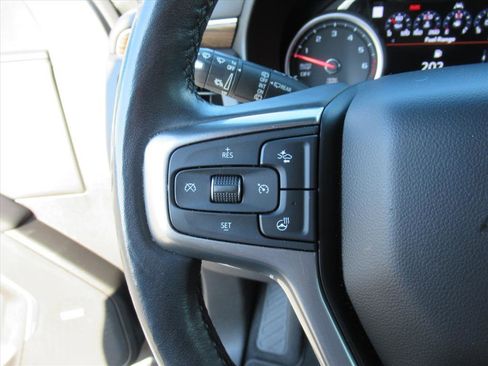 Used 2021 Chevrolet Tahoe Premier w/ Premium Package image 17