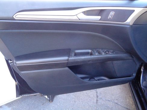 Used 2020 Ford Fusion SE FWD image 23