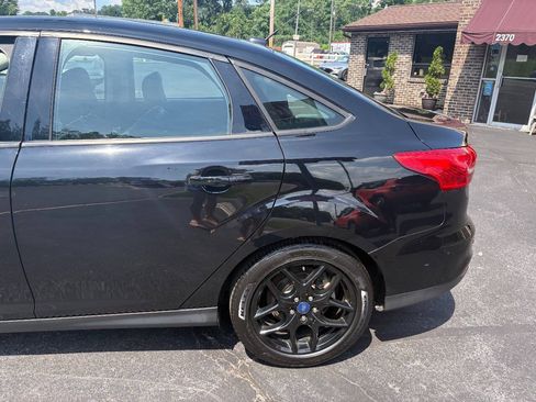 Used 2016 Ford Focus SE w/ Equipment Group 201A FWD image 11