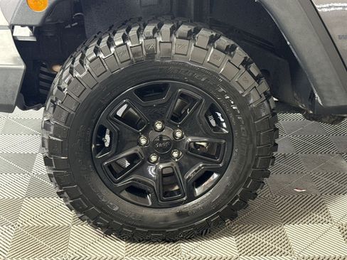 Used 2018 Jeep Wrangler Sport AWD/4WD image 12