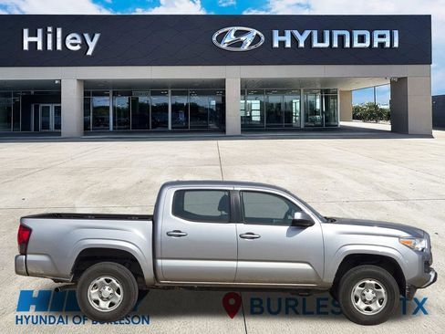 Used 2018 Toyota Tacoma SR w/ SR Convenience Package image 3