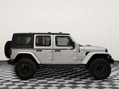Used 2022 Jeep Wrangler Unlimited Sahara image 2