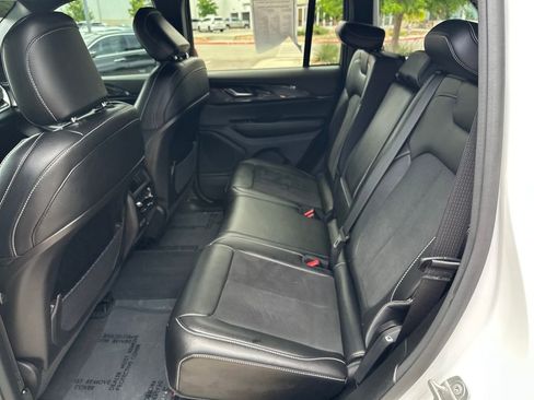 Used 2023 Jeep Grand Cherokee Altitude RWD image 32