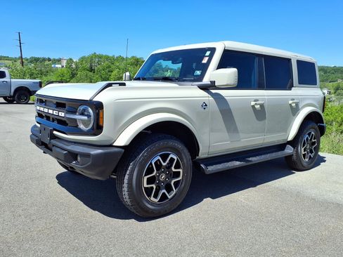 Used 2025 Ford Bronco Outer Banks AWD/4WD image 3