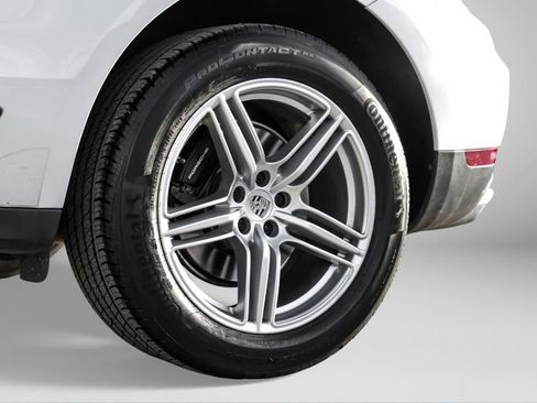 Used 2020 Porsche Macan Base image 64